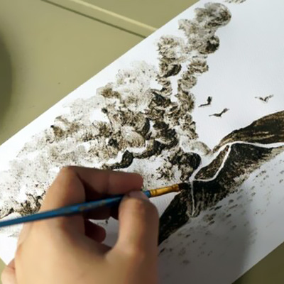 خلق آثار نقاشی هنرمند فیلیپینی با خاکستر آتش فشان «تال»