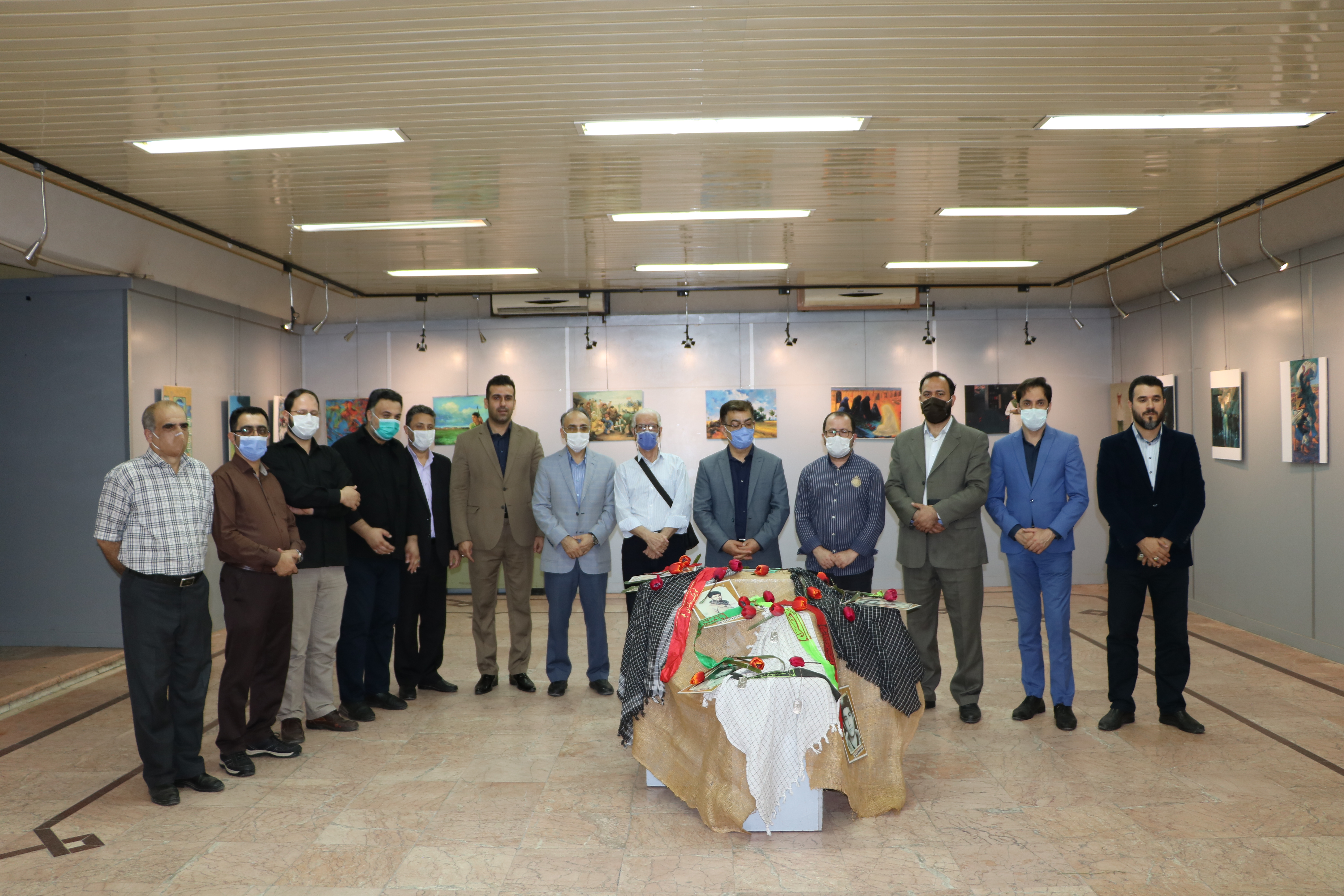 افتتاح نمایشگاه نقاشی پنجرۀ شمعدانی ها به مناسبت هفته دفاع مقدس در رشت