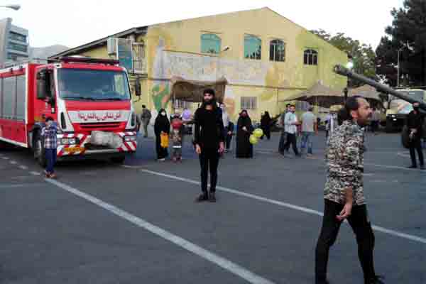 اجرای تئاتر خیابانی به مناسبت هفته دفاع مقدس