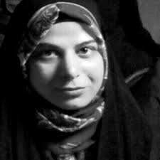 « شعر» باید پشتوانه ادبی داشته باشد/ دنبال لایک گرفتن لحظهای نباشیم