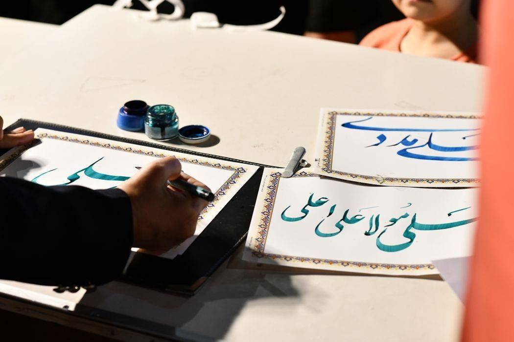 برگزاری اولین و بزرگ ترین رویداد جمعی خوشنویسی نام حضرت علی (ع) برگزاری اولین و بزرگ ترین رویداد جمعی خوشنویسی نام حضرت علی (ع)
