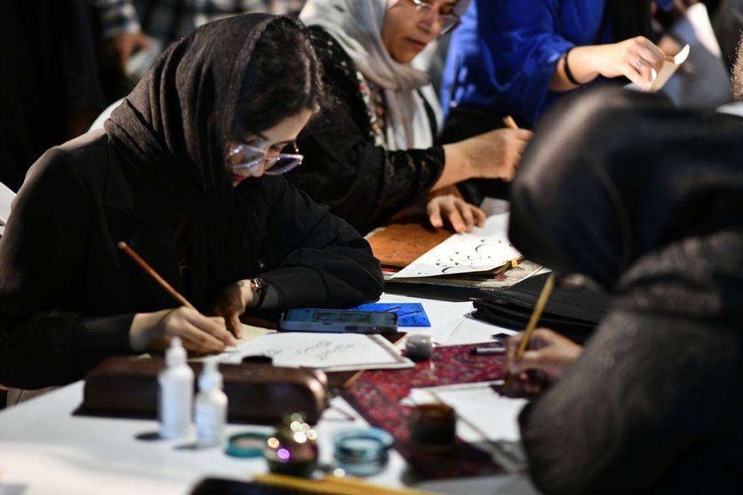 برگزاری اولین و بزرگ ترین رویداد جمعی خوشنویسی نام حضرت علی (ع) برگزاری اولین و بزرگ ترین رویداد جمعی خوشنویسی نام حضرت علی (ع)