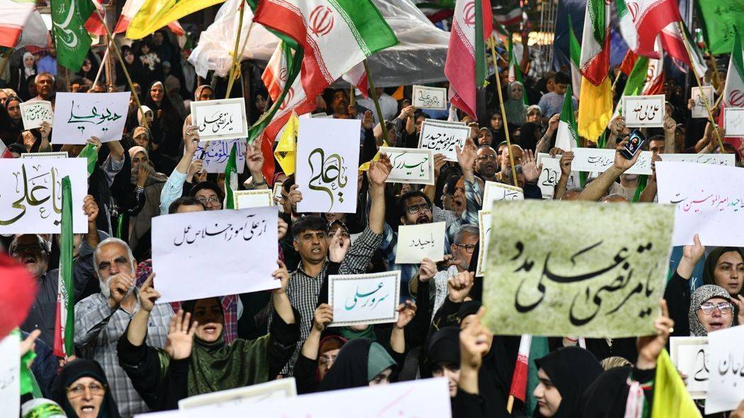 برگزاری اولین و بزرگ ترین رویداد جمعی خوشنویسی نام حضرت علی (ع) برگزاری اولین و بزرگ ترین رویداد جمعی خوشنویسی نام حضرت علی (ع)